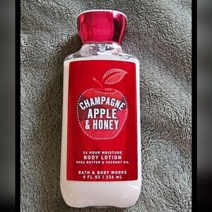 Bath & Body Works Champagne Apple & Honey Body Lotion - Red and White